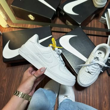 Simple and stylish nike shoes✔️